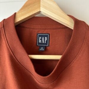 GAP Women’s Muscle Tee in Warm Rust